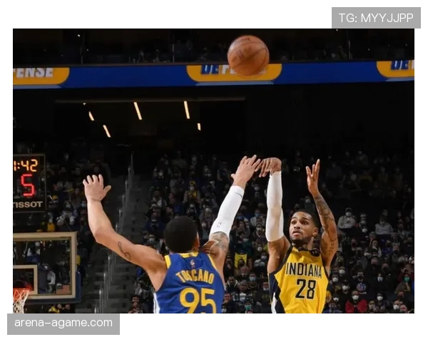 威金斯利用防守补位提升勇士关键回合承压能力