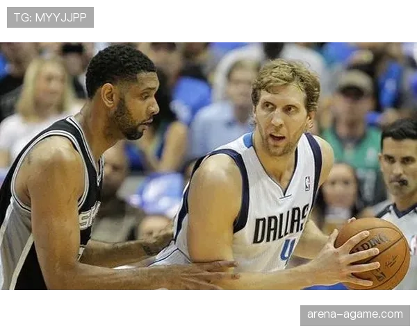 邓肯内线高效护框对比诺维茨基展现截然不同防守风格